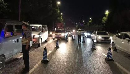 踐行新使命 忠誠保大慶|大渡口警方開展危化品運輸車輛大檢查