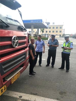 山西夏縣公安交警--開展危險品運輸車輛專項整治行動