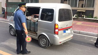 汕頭有人用小面包車(chē)載煤氣罐 罰款三萬(wàn)元還扣車(chē)
